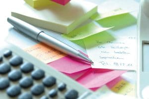 Kwp Modul Aktivitaetenmanagement 1024x683px Verschiedene beschriebene Notizzettel