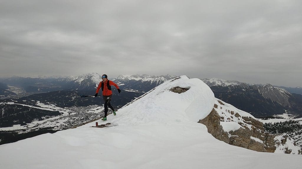 Laufen Im Winter: Chris läuft im Schnee am Härmelekopf